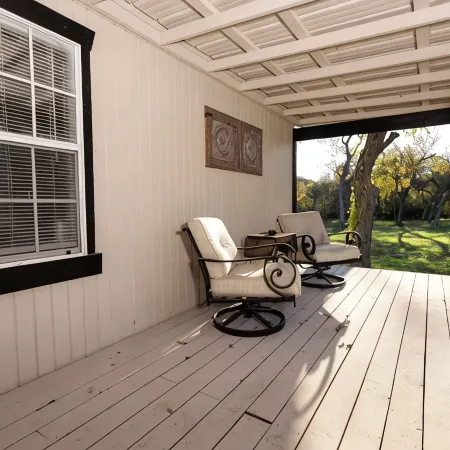 Country Cabin on the Creek in Belton with WiFi, AC