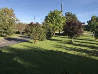 Beautiful upper unit countryside large cozy rooms near Niagara Falls Hotele w: Welland