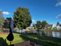 Charming 3-bedroom Lake Cottage with Dock, WiFi, & AC on enjoyable Houghton Lake - Boutique