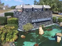 Studio in quite lake setting. Perfect for Golf, visit New Orleans or just relax. Hotels in Diamondhead