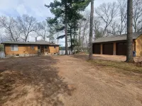 Beautiful and Spacious Lake Home! Large Deck Overlooking Lake! - 3-Star