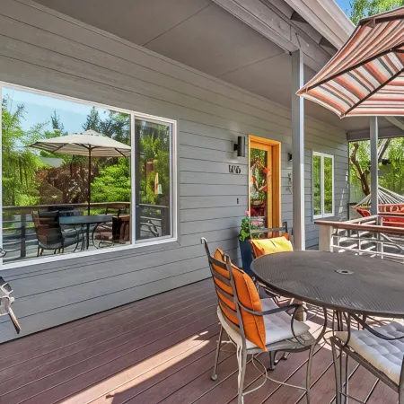 Bright, spacious Bend home. Perfect basecamp for Central Oregon adventures!