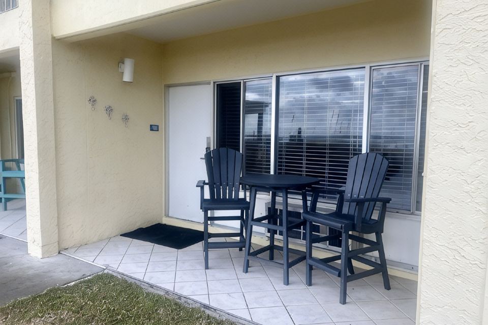 Photo 4 of 6