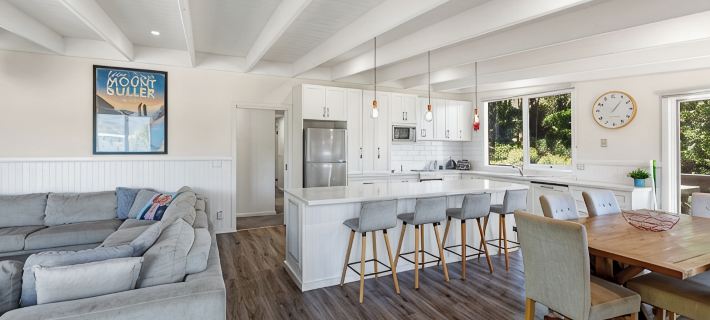 Luxury Lake House on Lake Eildon and only 35km from Mt Buller for skiers. Hotels in Mansfield