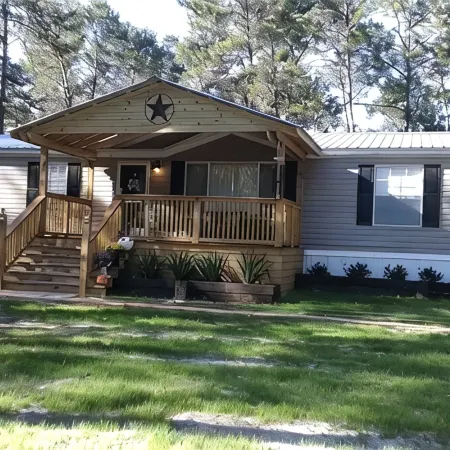 Quiet getaway in updated home in Fl state forest