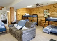 Rim Shoals River Cabin - private boat dock, walk-in fishing access sleeps 14