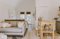 Canal Front, Modern Tiny House! Bikes. Fire Pit!