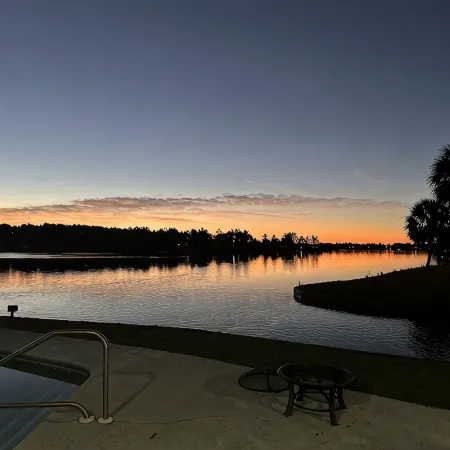 Lake Life Bungalow w/ pool & 3 Kayaks in Baymeadows Estates - Great Fishing!