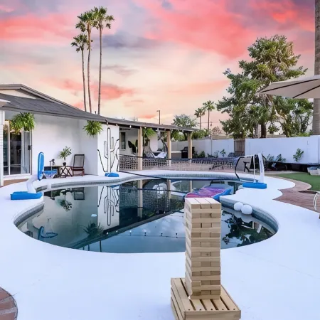 WOW! Luxury Desert Oasis!