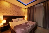 Forest End Foks Mini-Hotel