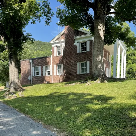 Ramblin Rose access Brimstone Rec, Brushy Mtn St Pen, Hist Scott CoJail, BSFNRRA