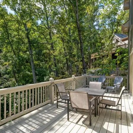 Duke's Place: New Massanutten Mountain Home with Flat Driveway and Quiet Street!