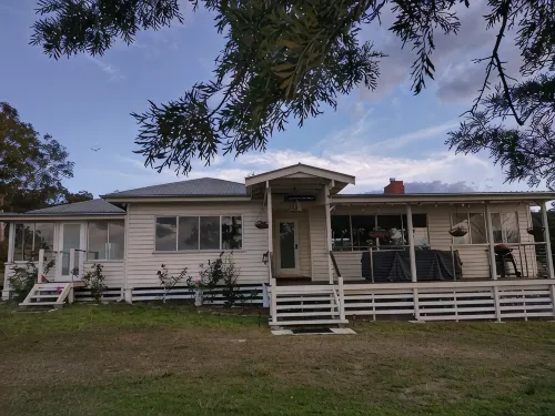 Lovely Farm Stay in the Northern Granite Belt. 8 Minutes From Wineries