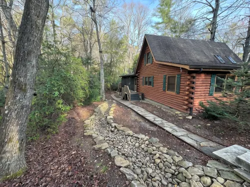 North Carolina Blue Ridge Mountains Log Cabin Retreat