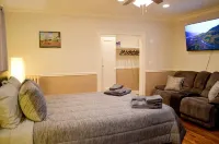 A laid-back studio few minutes from Wrigley Field Отели в г. 