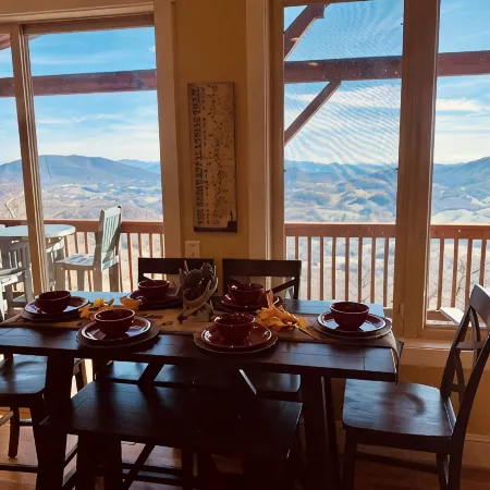 The Treetop Terrace, VIEWS, DECKS, SLEEPS 13
