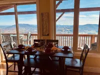 The Treetop Terrace, VIEWS, DECKS, SLEEPS 13