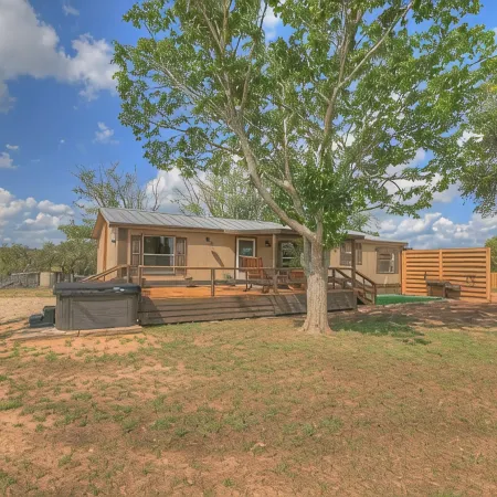 Sage: Peaceful Hill Country Retreat with Hot-Tub!