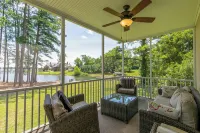 4 bedroom Lake front house 5 mins from liberty with private ramp and dock! - 4-Star