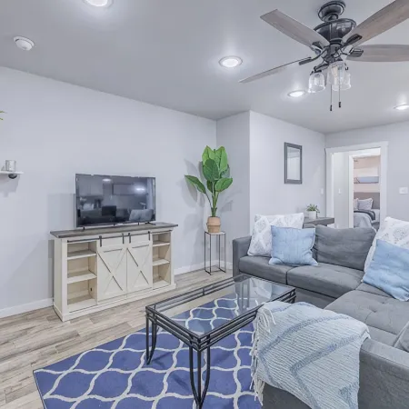 Charming 3-bedroom house near West End Shopping Center!