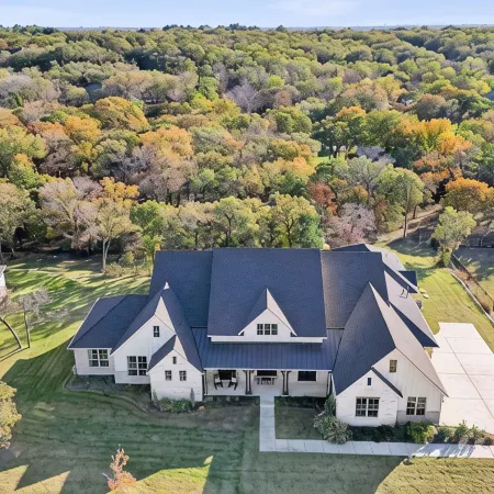 Luxury Family Estate near Dallas w/ games & outdoor living, sleeps 22