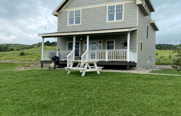 Entire home steps from the Missouri River!