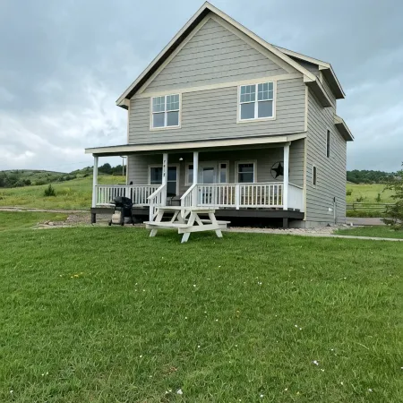 Entire home steps from the Missouri River!