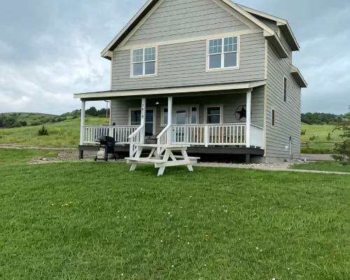 Entire home steps from the Missouri River! Hotels in Lyman County