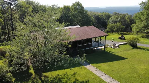 Nature’s Best - 1 Hr to Psu   Great View. Surrounded by Woodlands Sleeps 8 - Hytter