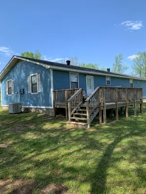 Farmhouse with easy access to state parks, lake, golf course - 3-Star