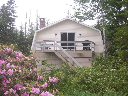 Treetop retreat with access to kayaks and rowboat near Acadia National Park - Wifi