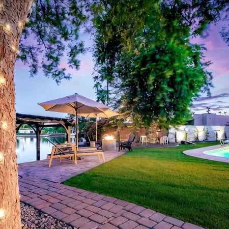 Lake Front Paradise, Pool and Hot Tub-Bubbly