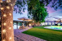 Lake Front Paradise, Pool and Hot Tub-Bubbly - สระว่ายน้ำส่วนตัว