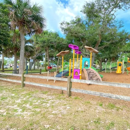 Newly Furnished, Solar Heated Pool, Game Room, 10 Mins from Beach
