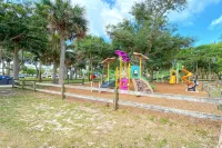 Newly Furnished, Solar Heated Pool, Game Room, 10 Mins from Beach - Wi-Fi