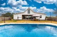 Luxury Barnhouse with 🔥HEATED🔥 Pool - Pools