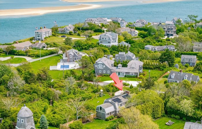 Stunning Beach Retreat - Walk to Beach - Chatham Bars Inn - Town + Game Room