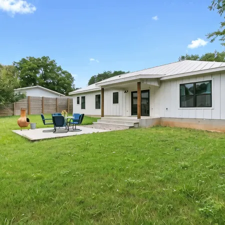 Luxury Home 3Blck from Main St with FirePit