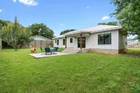 Luxury Home 3Blck from Main St with FirePit - 4-Star