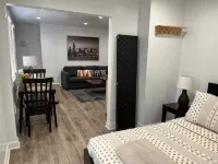 The Original Wrigleyville Coach House- Private 2 Story House in Heart of City - Bungalows