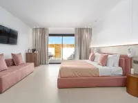 Le Ciel Suites & Villas Hôtels à proximité de : Plage d’Ornos