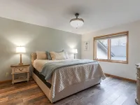 3-bed, 3-bath, 3-car garage executive home in Marshfield, WI Hotels in Marshfield