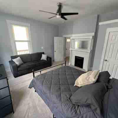 Central Home 3min to downtown + private parking + 10% off Ark, Aquarium, and Zoo Rooms