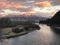 Peaceful & Beautiful Idaho Log Lodge w/ Activities - Wi-Fi