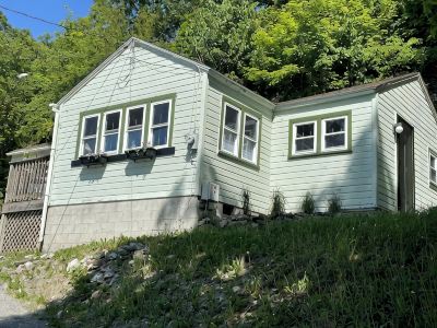 Cozy 2br cottage with firepit, long lake views, lake access and shady/sunny dock