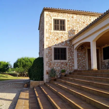 Wonderful finca with a large pool and barbecue kitchen near Es Trenc!
