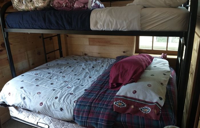 Quaint cozy little cabin geared for folks coming to Leech Lake to fish or relax.