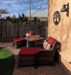 Luxurious Casita del Sol - 5 Min. Walk to Plaza - Private Backyard - Fireplace - Condos