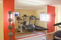 Ramada by Wyndham London North M1 - Gym