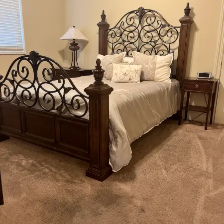 3 beds 3 baths and amazing views of Jordan Hare!!